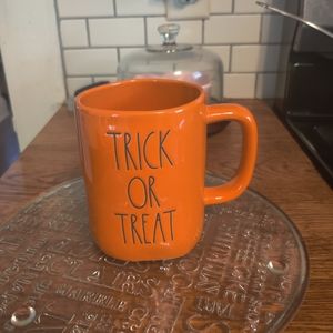 NWT Rae Dunn Trick or Treat Orange Mug 🎃